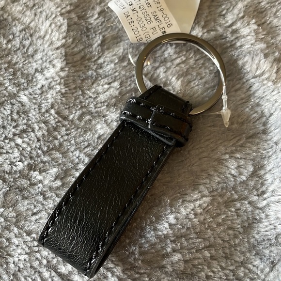 Guess keychain - Picture 3 of 3